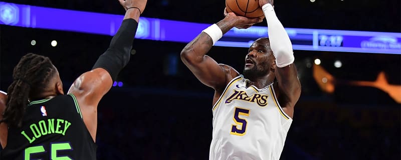 Lakers’ Deandre Ayton dismisses injury concerns after knocking knees in Pelicans game