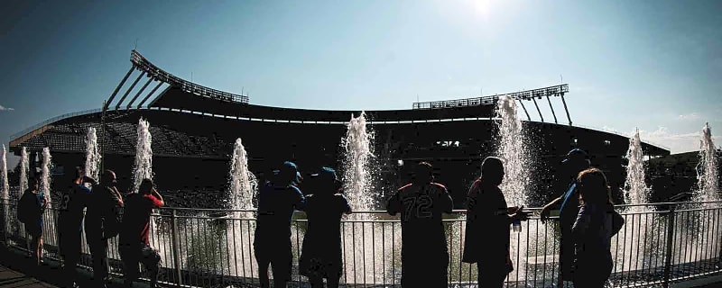 Royals’ Kauffman Stadium fountain causes TV camera disaster