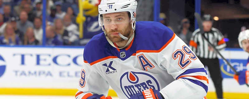 Leon Draisaitl passes Oilers legend in Lightning clash