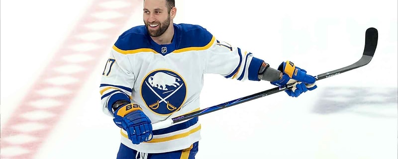 Sabres’ Jason Zucker deflection goal sparks insanely chaotic 1st period in Game 5