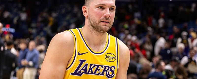 Lakers’ Luka Doncic makes insane trickshot before Lakers-Bucks tipoff
