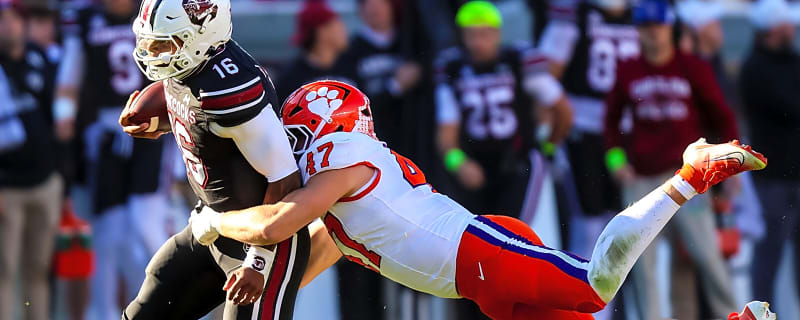 LaNorris Sellers’ top South Carolina weapon returning for senior season