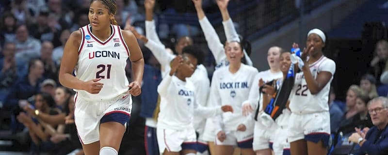 Sarah Strong makes UConn single season history