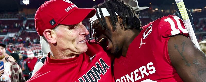 Oklahoma star LB out for rest of Michigan game with concerning injury