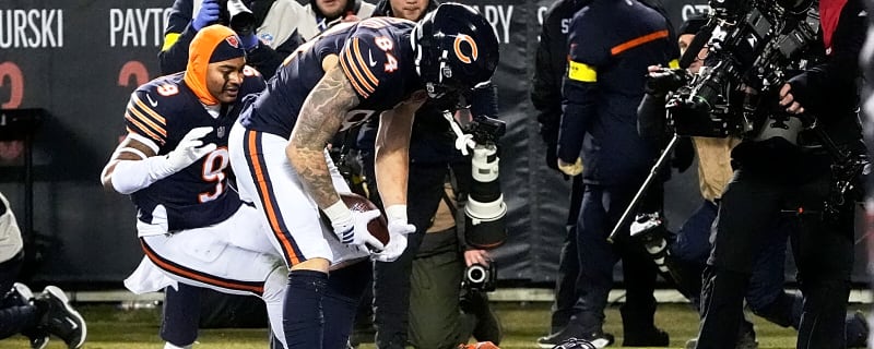 Did a Packers fan really jump on field after DJ Moore’s game-winning TD?