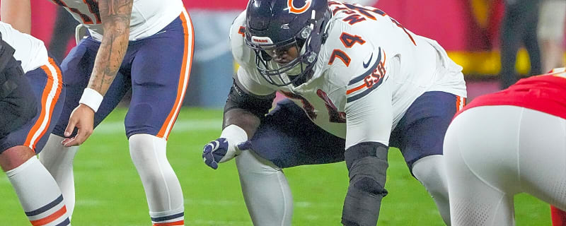 Bears bring back surprise playoff starter on 1-year contract