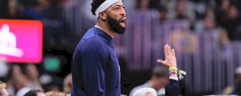 Mavericks’ Anthony Davis in visible pain after scoring against Nikola Jokic