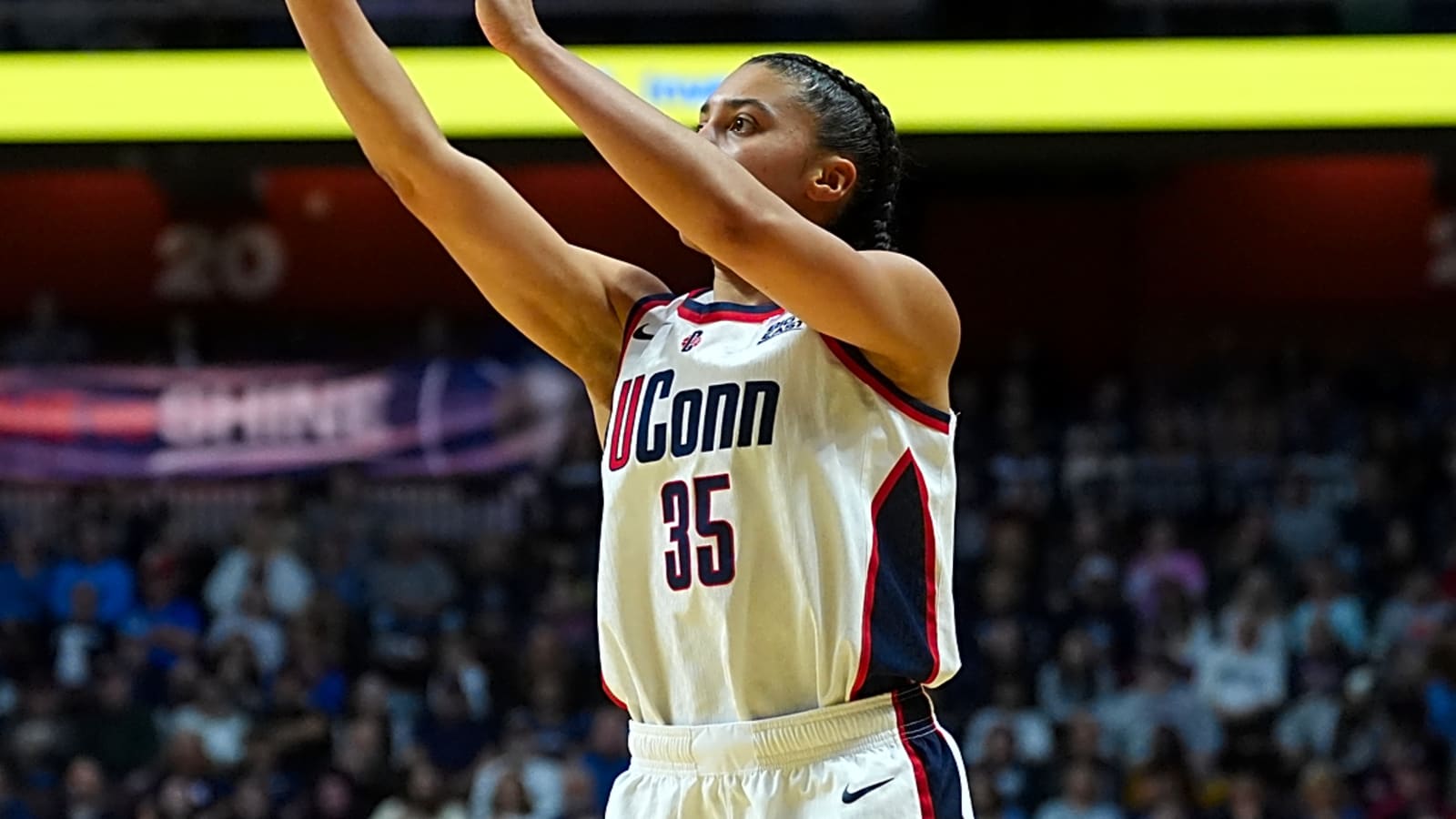 No. 1 UConn women one step closer to another undefeated season