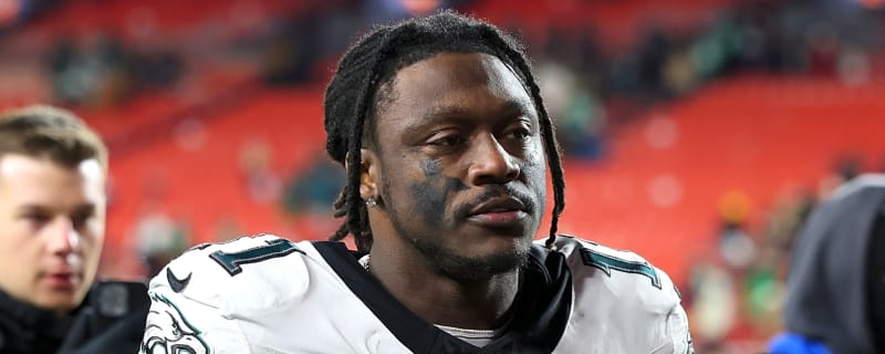 Brown makes major Eagles decision as Pats trade rumors heat up