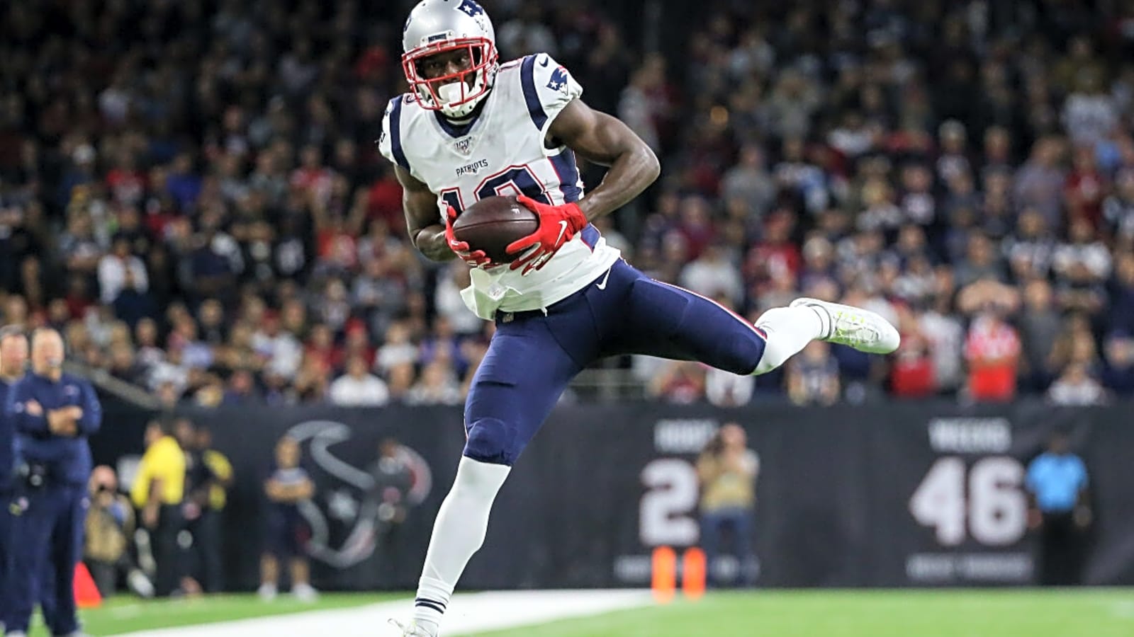 ‘Retired’ Former Patriots Champ Signs With Tom Brady’s Raiders