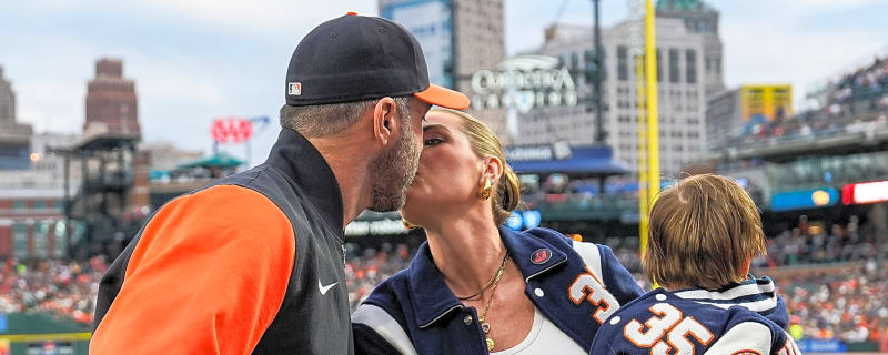 Justin Verlander gets a surprise from Kate Upton in his final career game