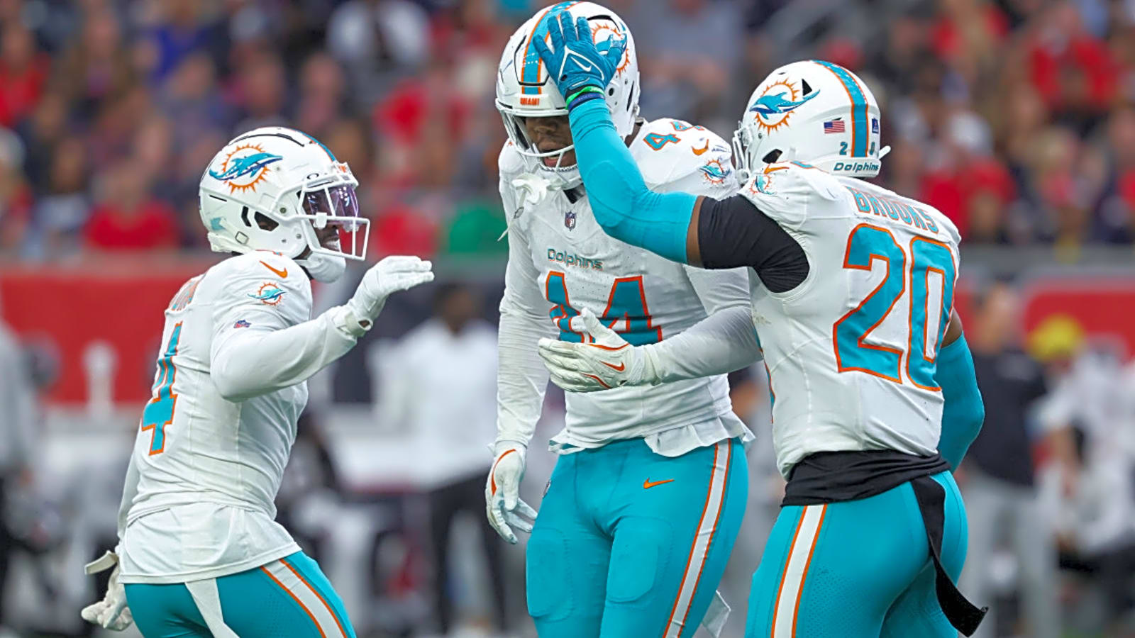 Jaelan Phillips Believes Dolphins Have ‘Future DPOY Candidate’ in Chop Robinson