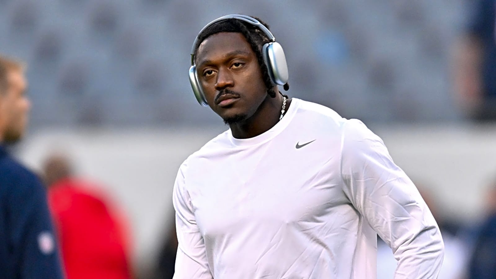 Pats' Brown questionable for game at Dolphins due to knee issue