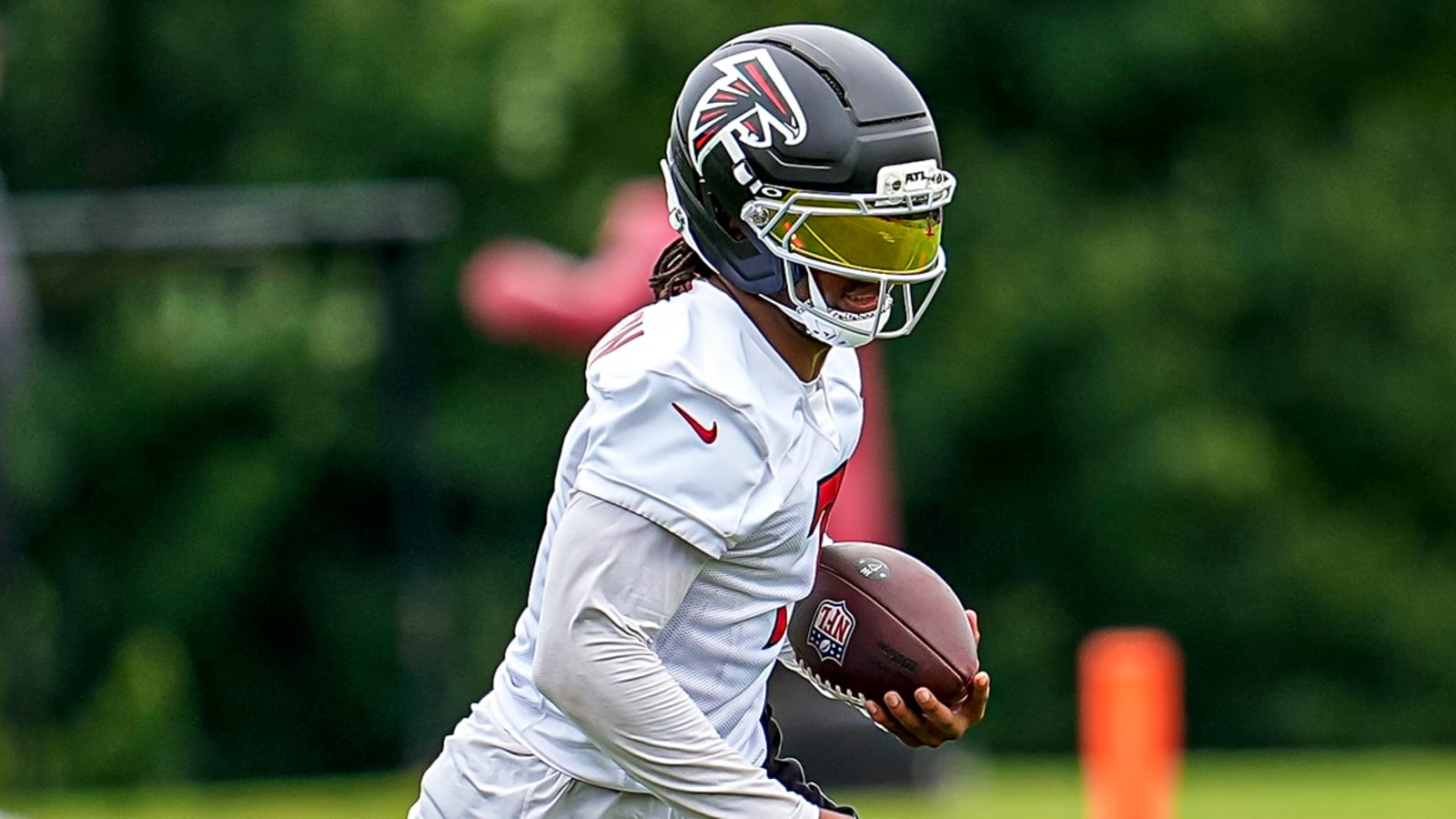 NFC Notes: Bijan Robinson, Jalen Coker, Buccaneers, Falcons, Panthers