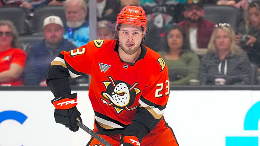 Contract Stalemate Has Ducks’ Mason McTavish Skating with New Team