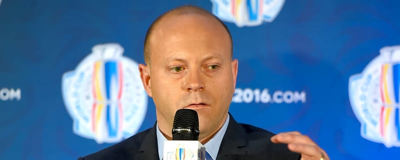 Sunday Scramble: Stan Bowman good at the margins, but big swings and misses
