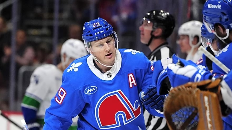 Avalanche Coach Warns His Team After 8-6 Loss to Canucks