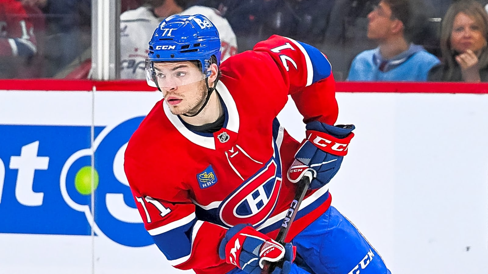 Jake Evans blocks Owen Beck and Oliver Kapanen in Montreal