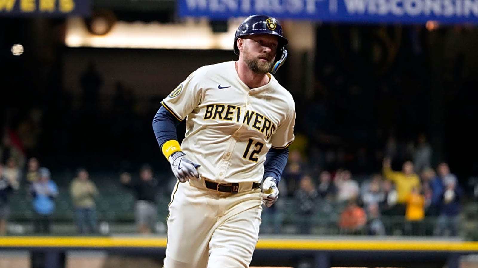 Brewers&#39; Pat Murphy Facing Decision After Rhys Hoskins News