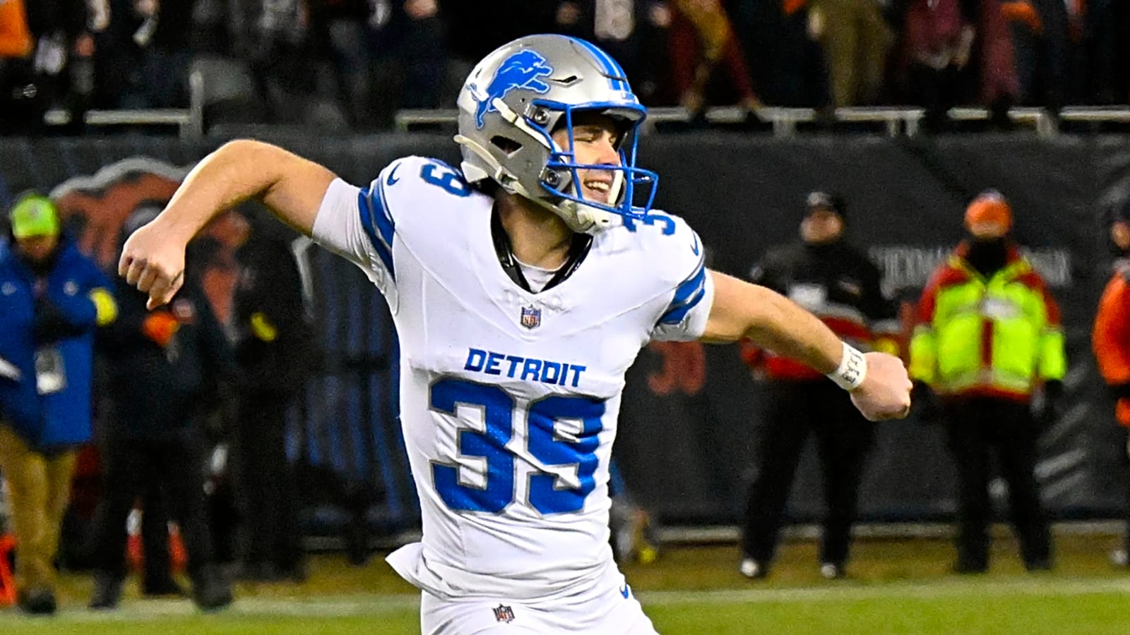 Lions Re-Sign K Jake Bates