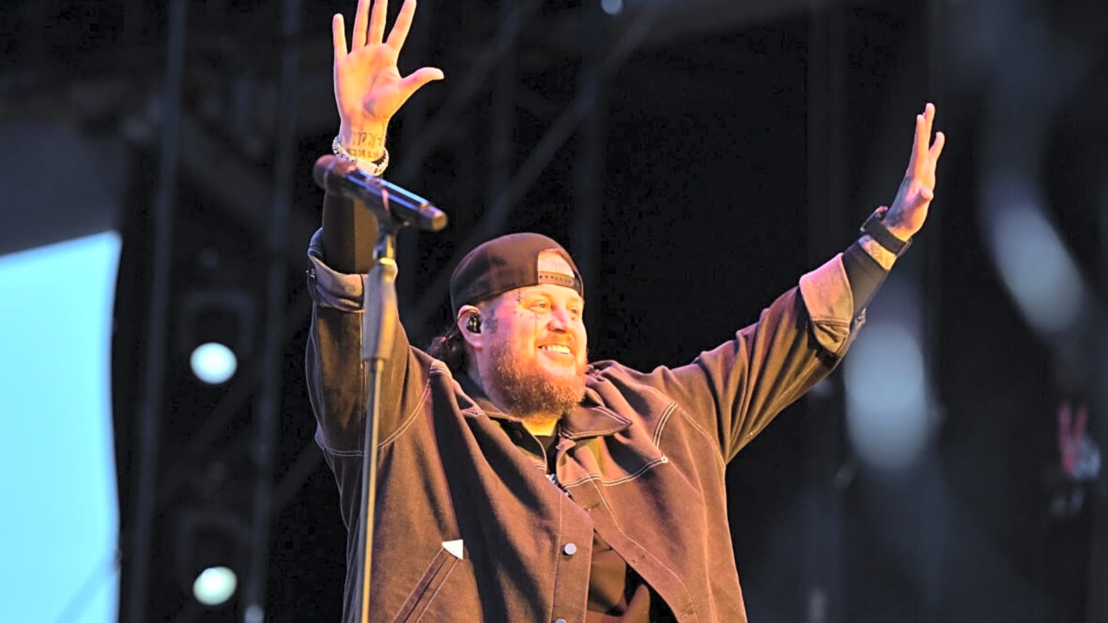 Jelly Roll Praised For Extremely Charitable Thanksgiving Decision