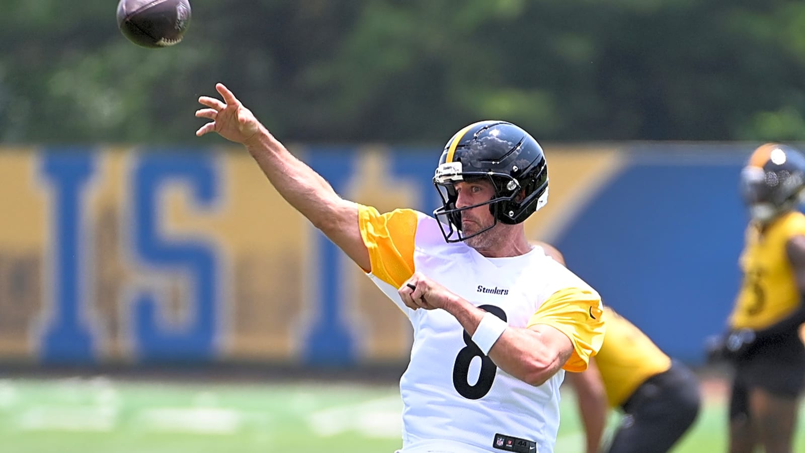 Aaron Rodgers forced to make equipment change after joining Steelers