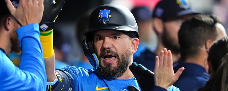 Schwarber extends hot streak with MLB-leading HR in Phillies' win