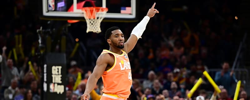 Donovan Mitchell puts up 42 as Cavaliers best Magic