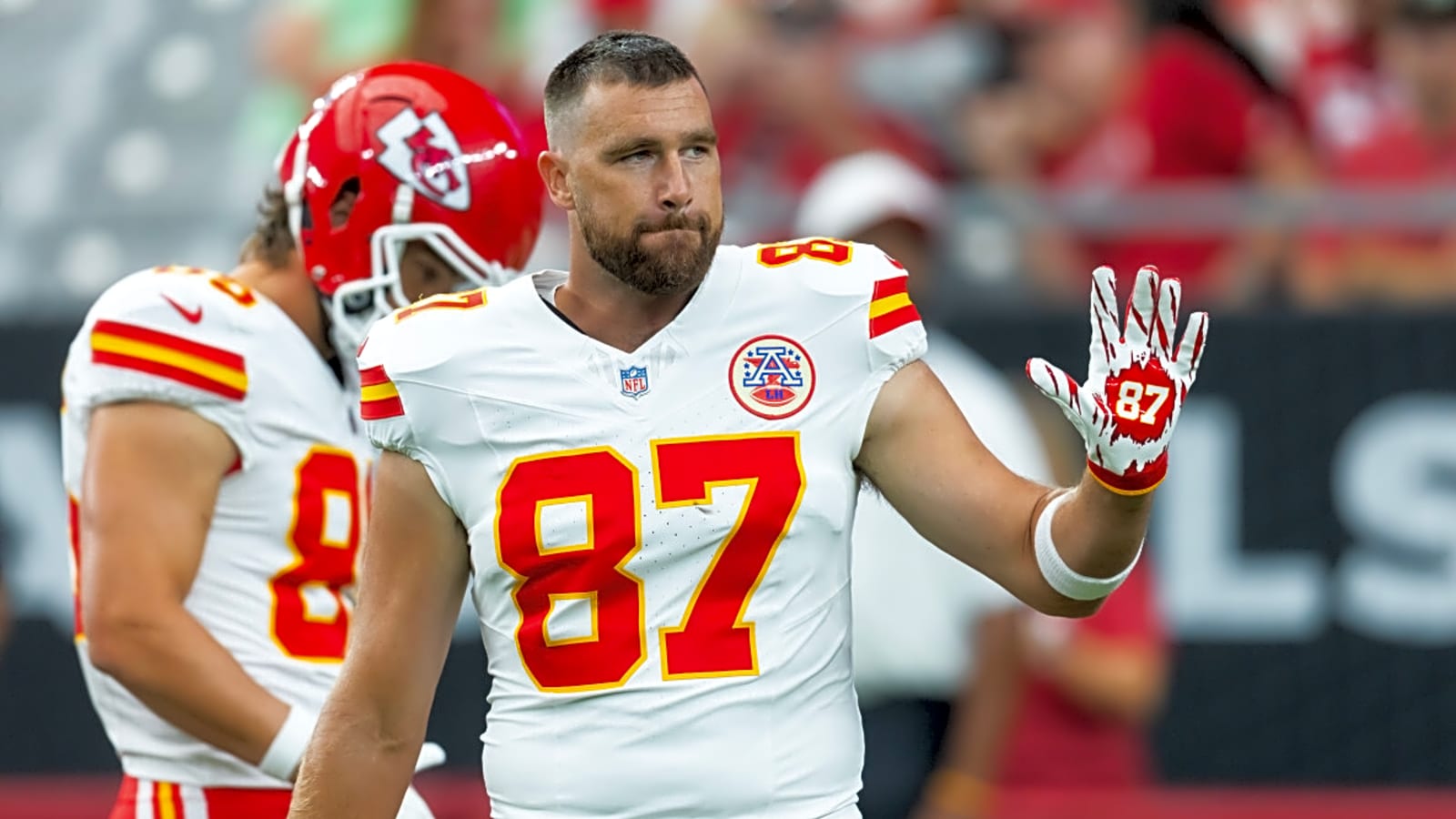 Travis Kelce makes one Swiftie&#39;s day with incredible gesture at Kansas City Chiefs training camp