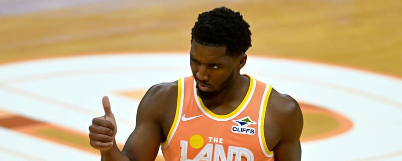 Mitchell continues torrid start as Cavaliers beat Bucks