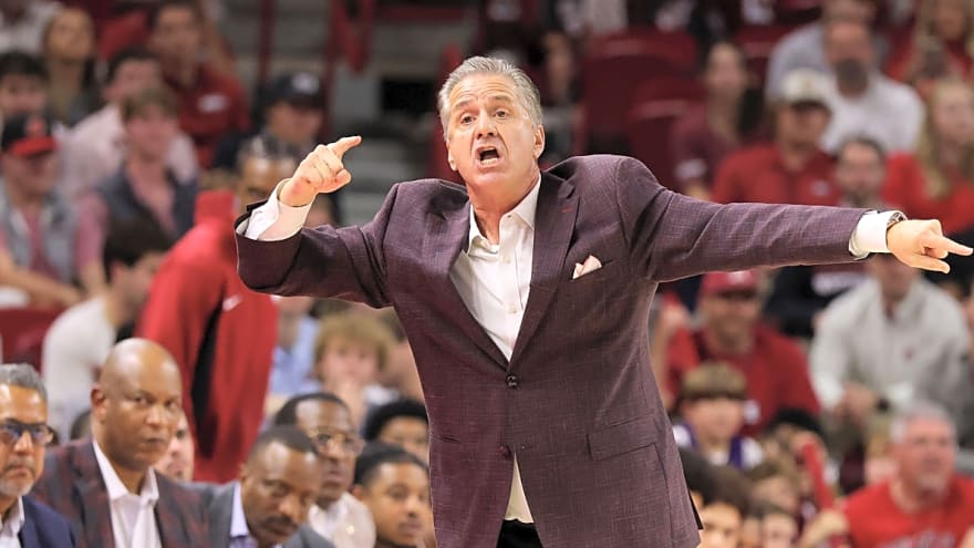 Arkansas' Calipari may be forced to make difficult lineup decision
