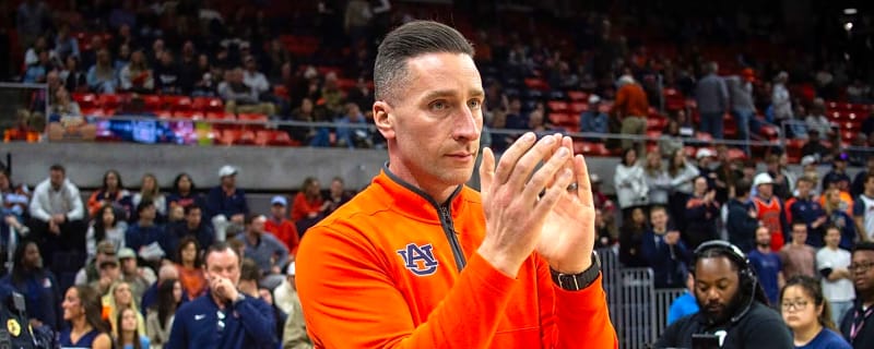 Steven Pearl doing his best to keep Auburn Tigers grounded