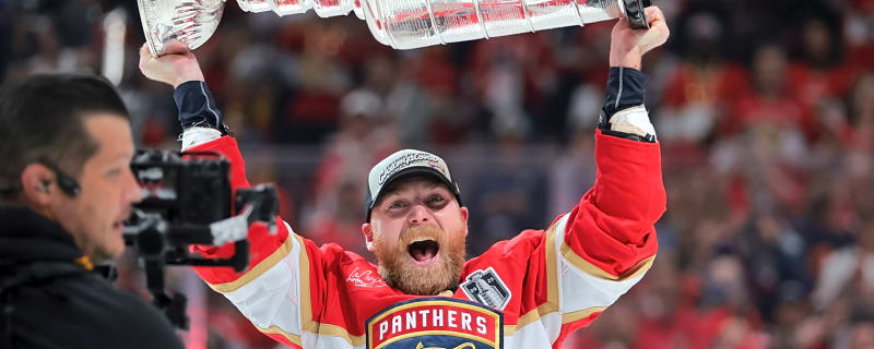 Stanley Cup playoffs MVP re-signs with Panthers on risky contract