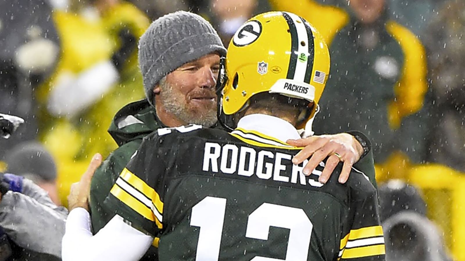 The Office star reveals bonkers Brett Favre coincidence when meeting Aaron Rodgers