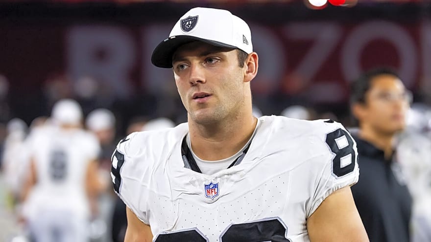 Raiders receive concerning Brock Bowers update before Colts clash
