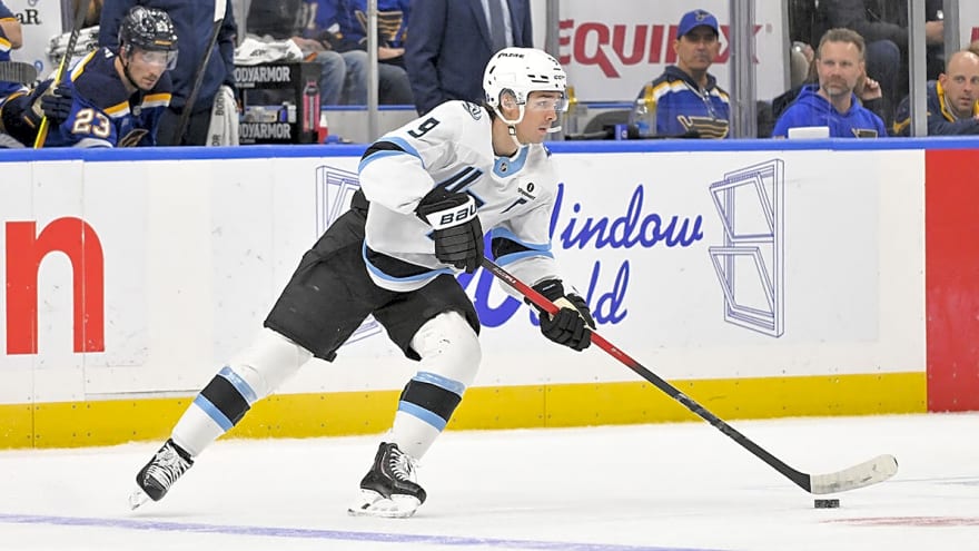 Clayton Keller’s emotional reaction to classy Blues gesture