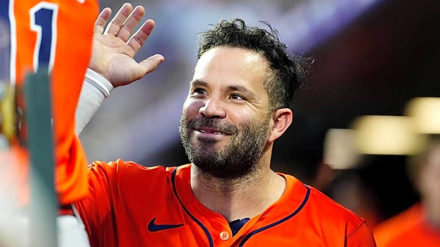 Jose Altuve surpasses Jeff Bagwell in Astros history with base knock