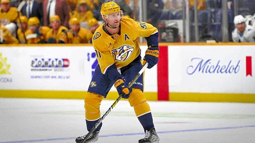 Steven Stamkos throws shade at Lightning front office for lowballing him