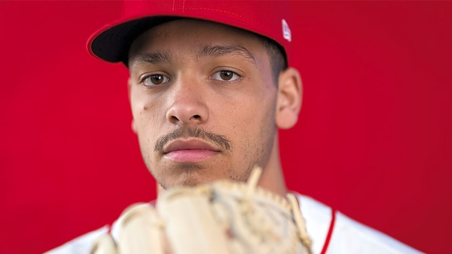 Cincinnati promotes top prospect before Yankees series