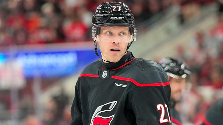 Nikolaj Ehlers scores 1st Hurricanes point vs. Golden Knights