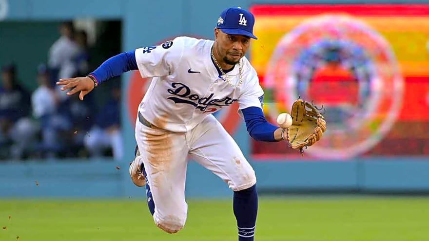 Mookie Betts goes full Derek Jeter to help Dodgers close out Game 3
