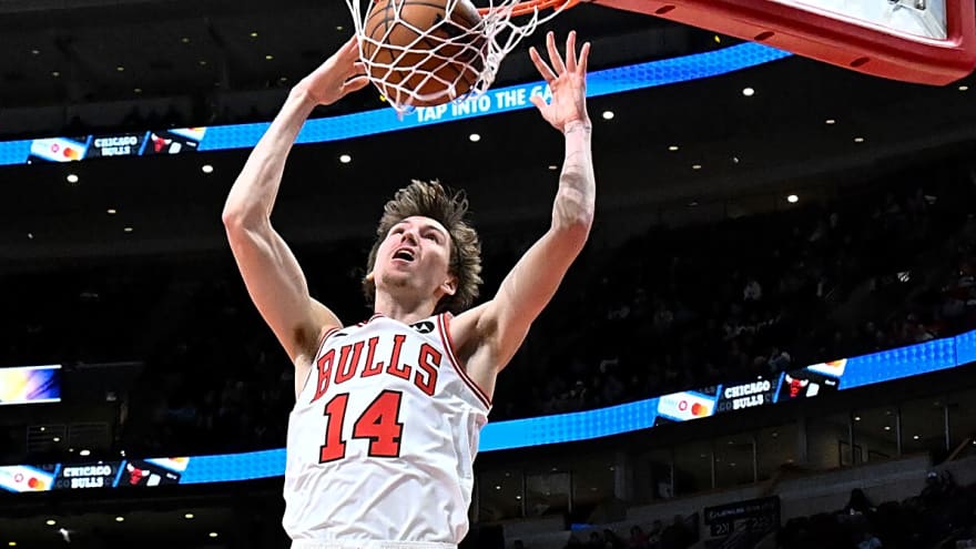 Matas Buzelis glides for windmill slam at NBA Summer League