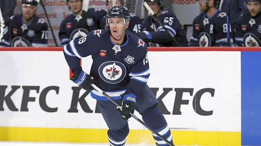 Jets’ Jonathan Toews finally hits rare milestone amid comeback season