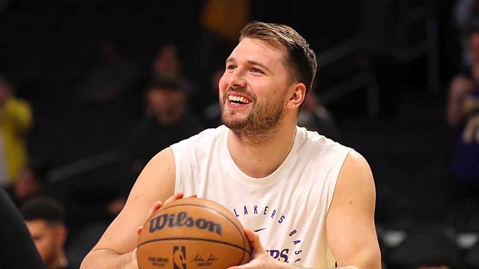 Luka Doncic surprises Lakers teammates with Jordan sneakers