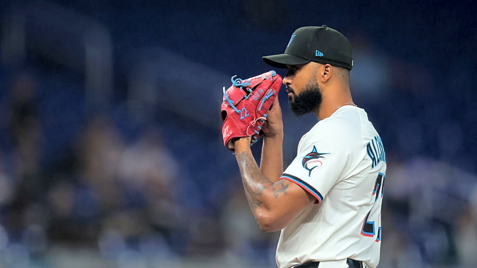  Dodgers ‘lurking’ for resurgent ace trade candidate