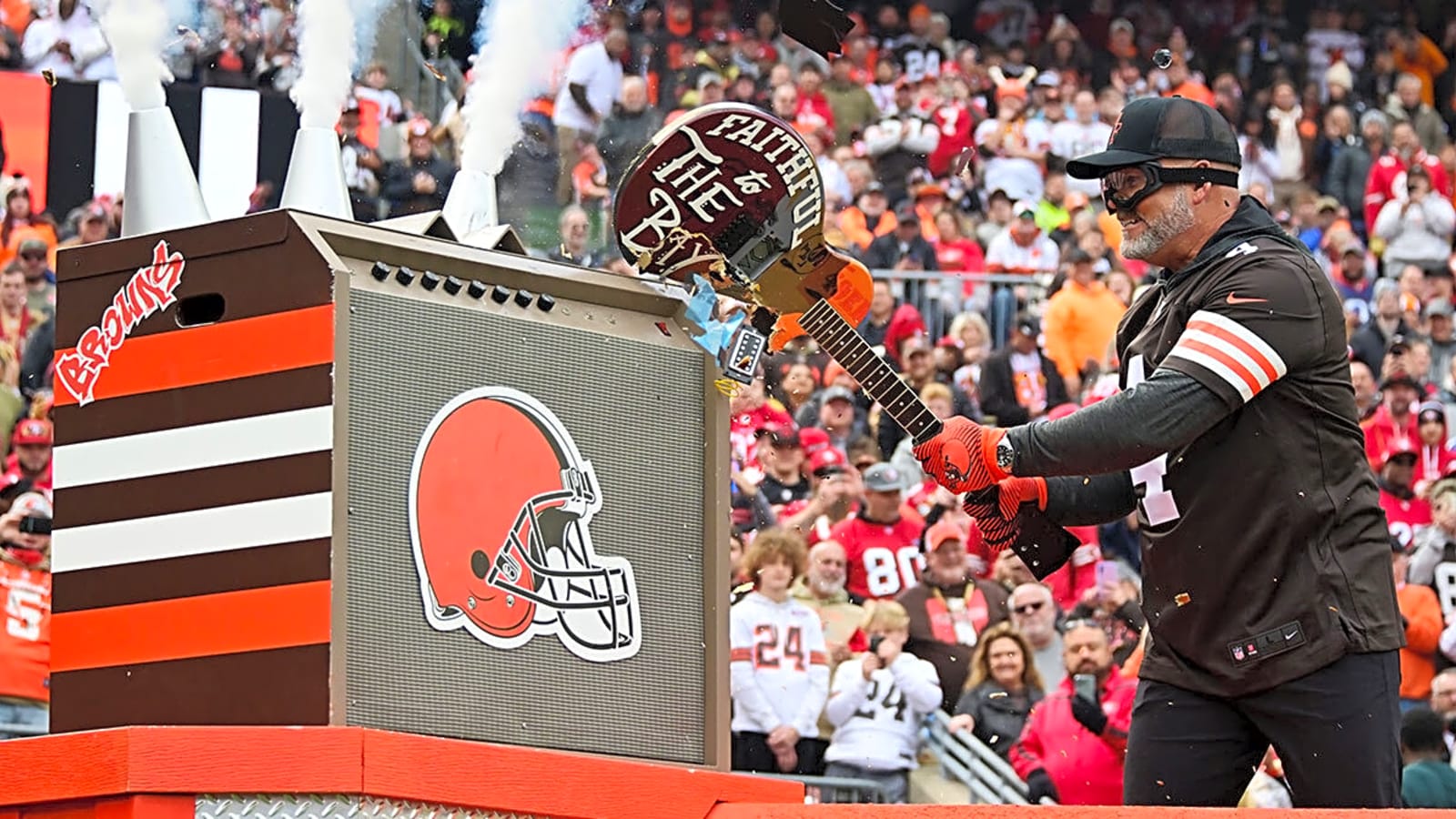 Browns get $600 million for new stadium outside Cleveland
