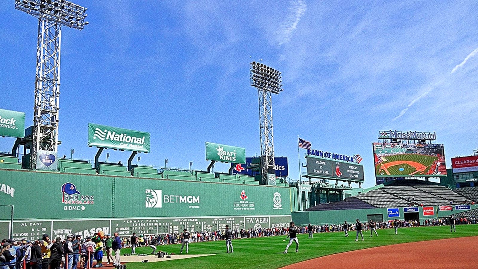 Red Sox trade pitcher to Reds