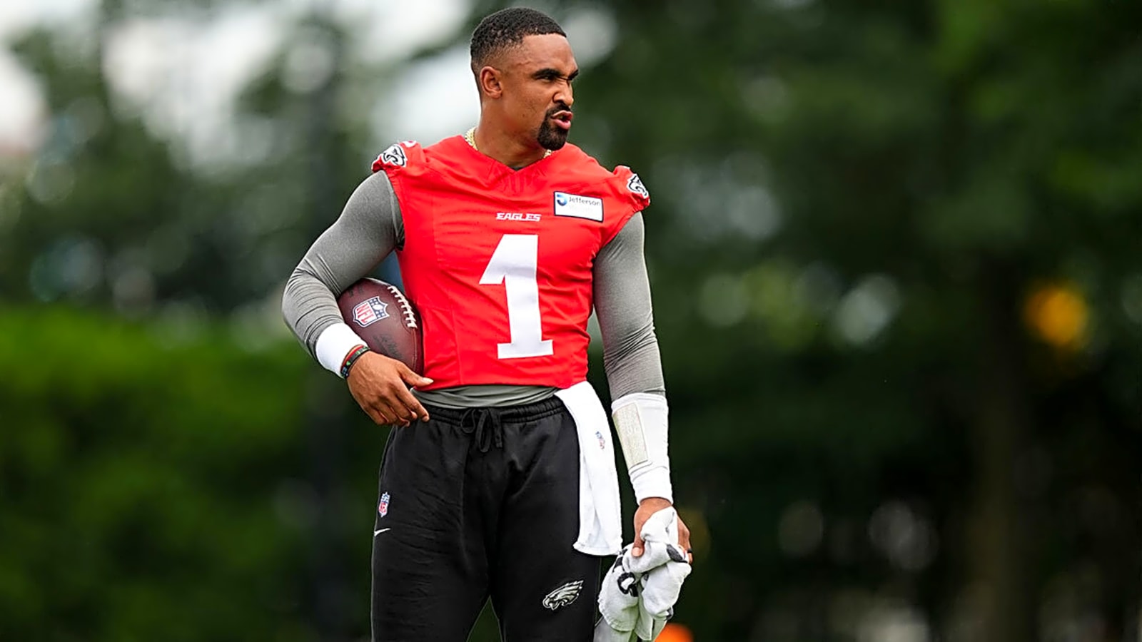 Eagles rumors: Urged to sign new Jalen Hurts weapon