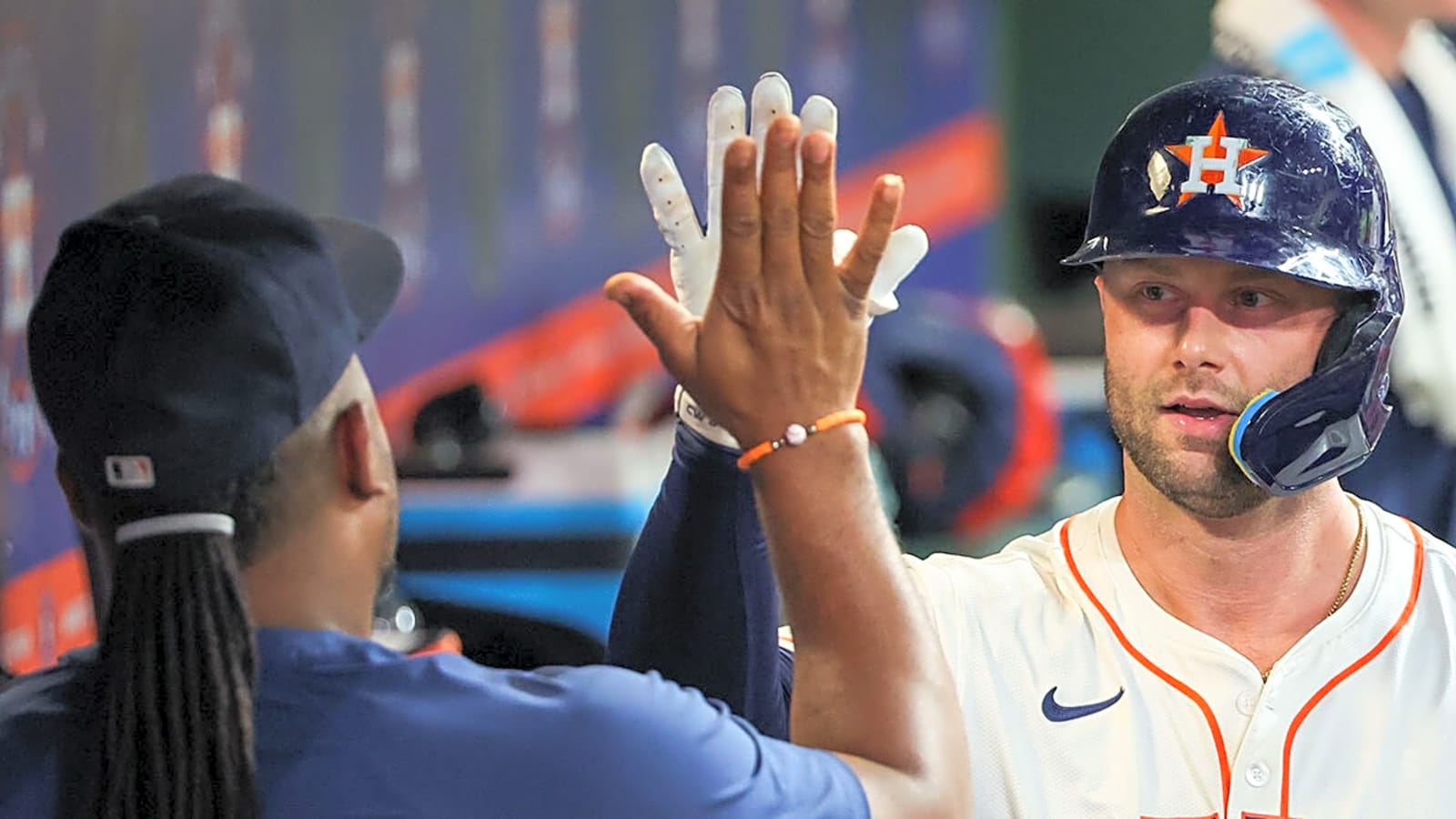 Christian Walker back in Astros lineup after injury scare
