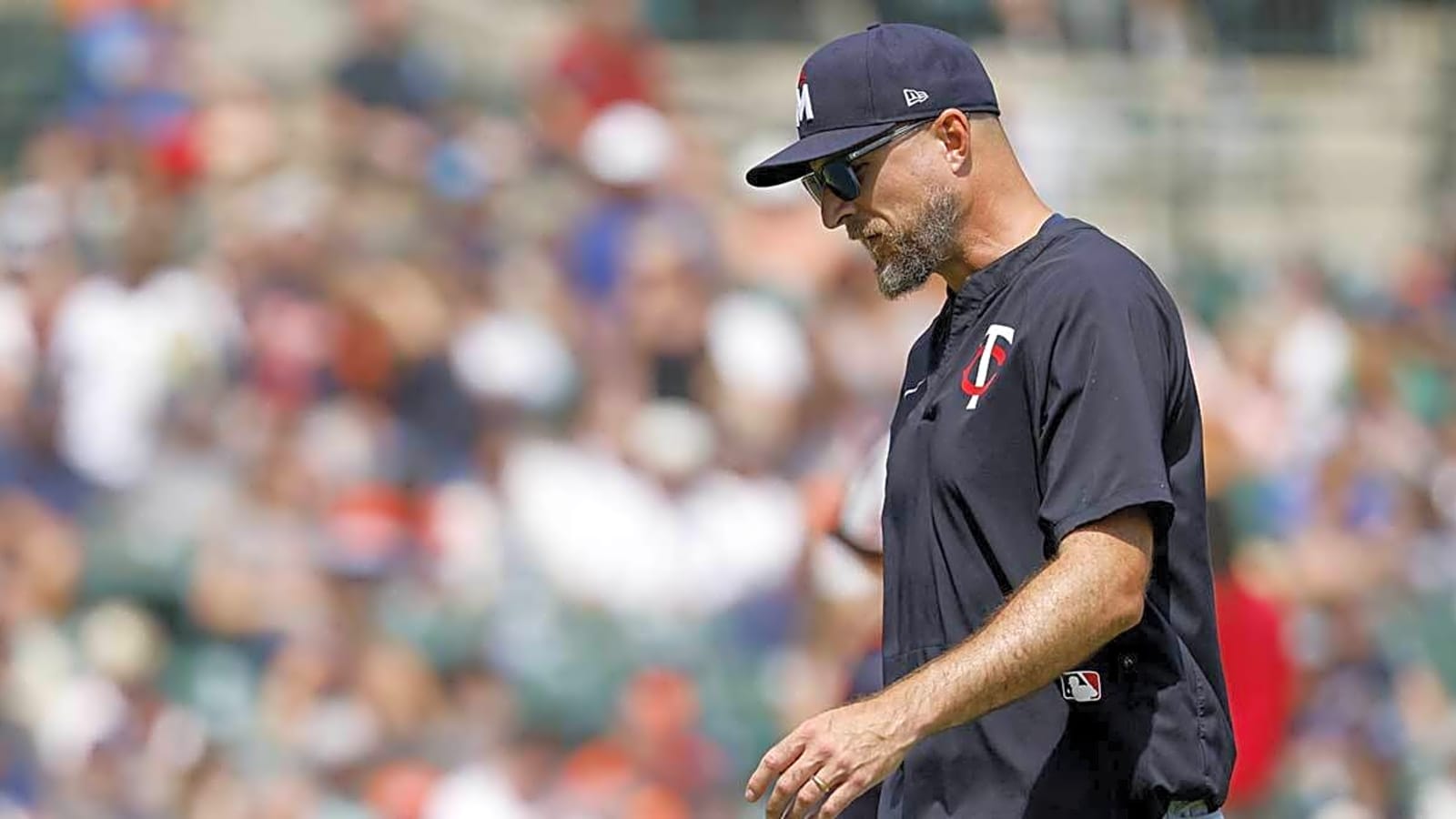 Twins agree to contract with ex-Cardinals pitcher